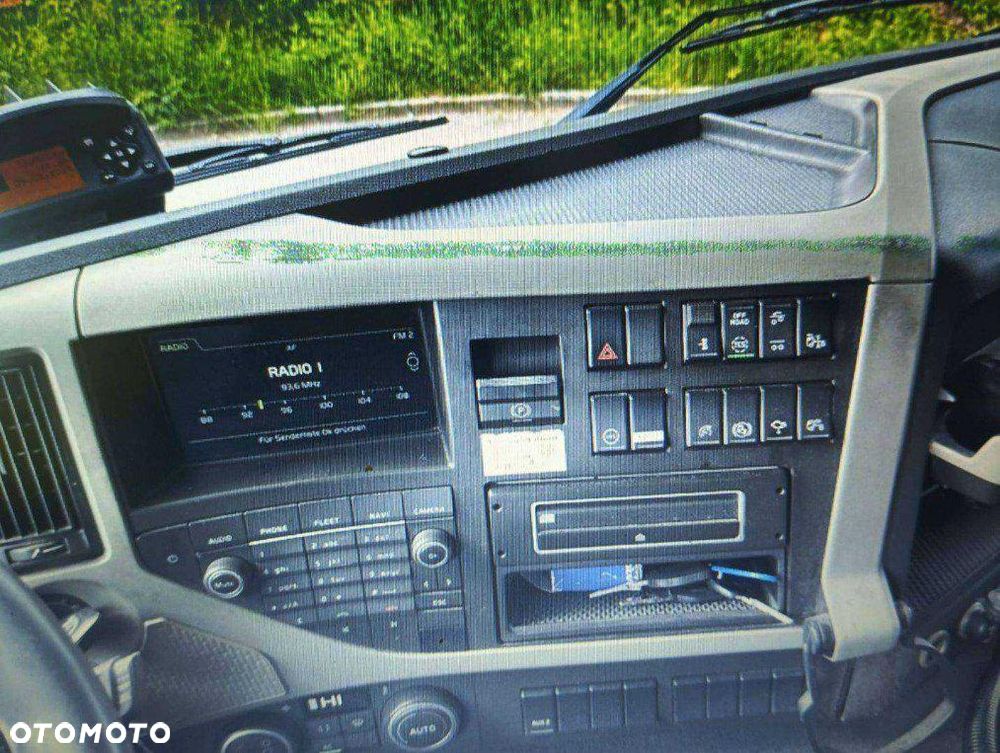 Volvo FM 330 6X2 - 11