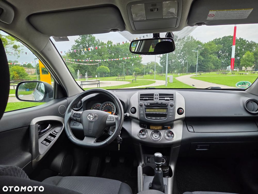 Toyota RAV4 2.0 VVT-i Premium - 11