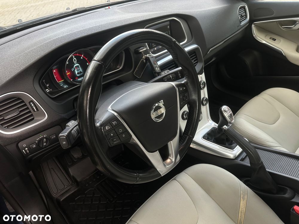 Volvo V40 D3 Momentum - 13