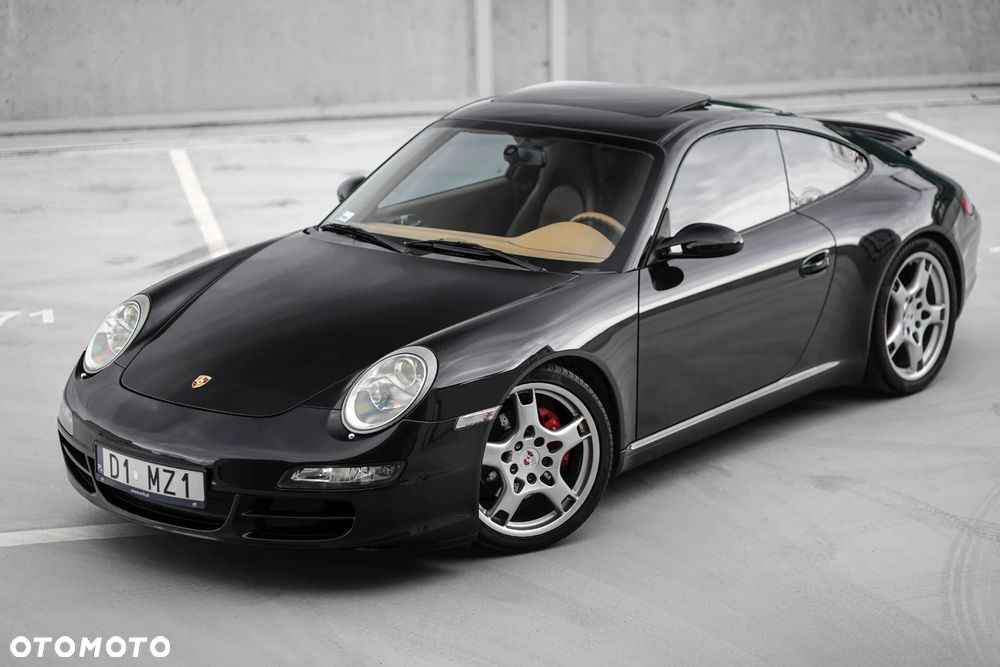 Porsche 911 Carrera - 19