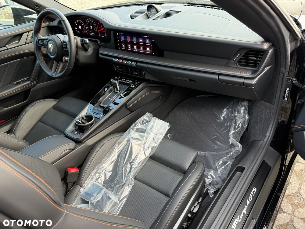 Porsche 911 Targa 4 GTS PDK - 35