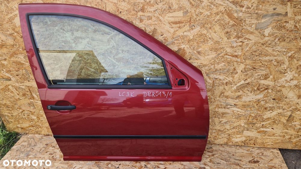 VW GOLF 4 IV DRZWI PRZÓD PRAWY PRAWE  KOD LAK. LC3K - 1