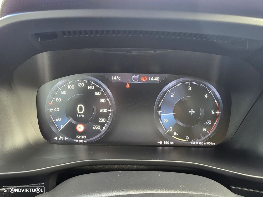 Volvo XC 40 2.0 D3 Momentum Plus - 18