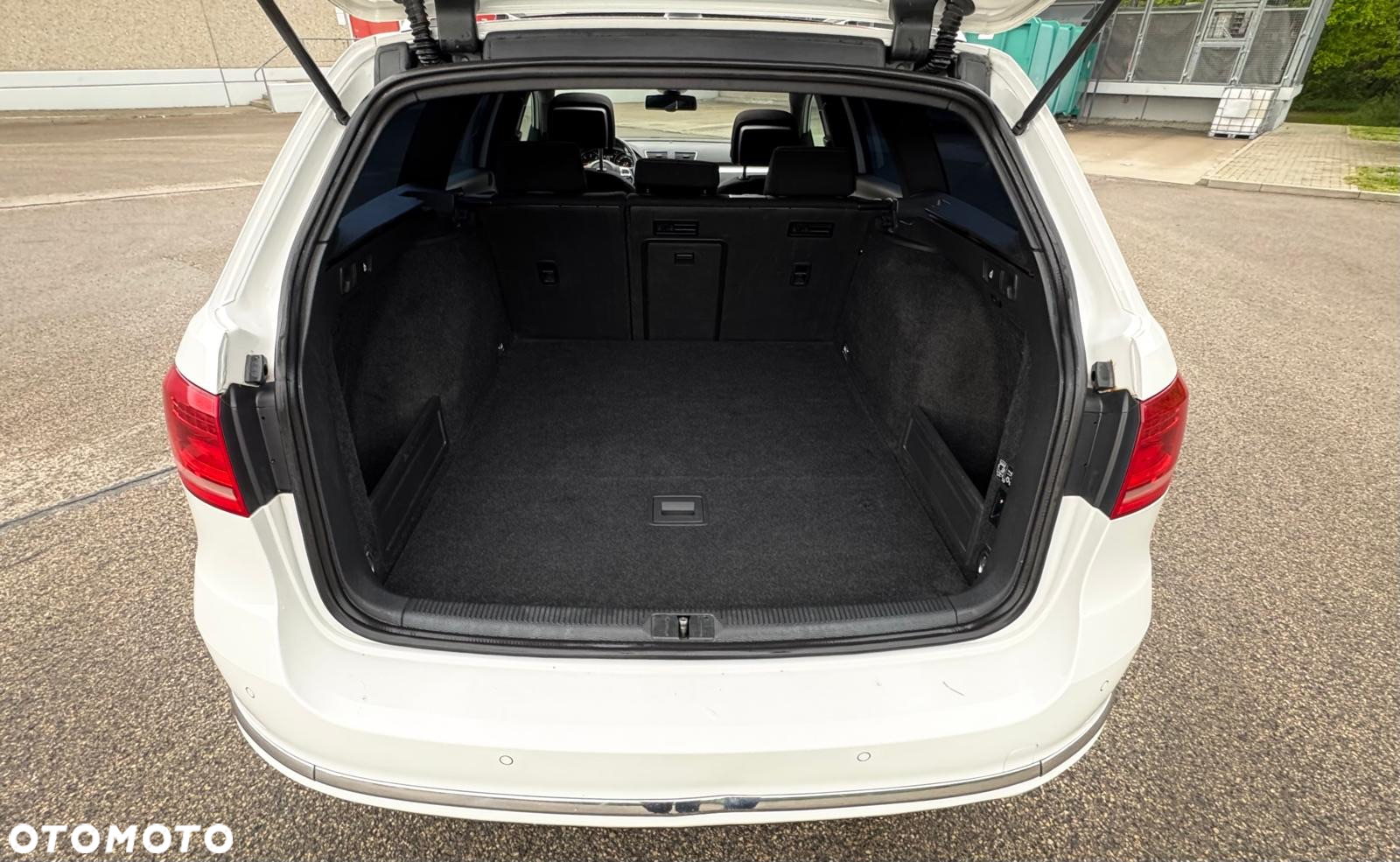 Volkswagen Passat 2.0 TDI Highline R-Style DSG - 26