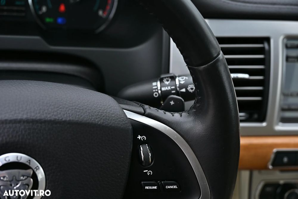 Jaguar XF 2.2 Diesel - 34