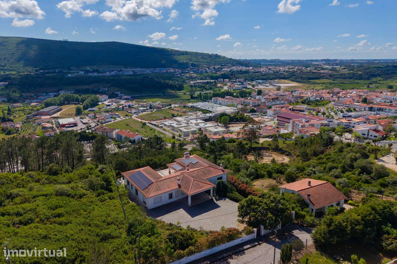 Moradia T4 com Piscina e Vista Panorâmica sobre Porto de Mós - Grande imagem: 2/19