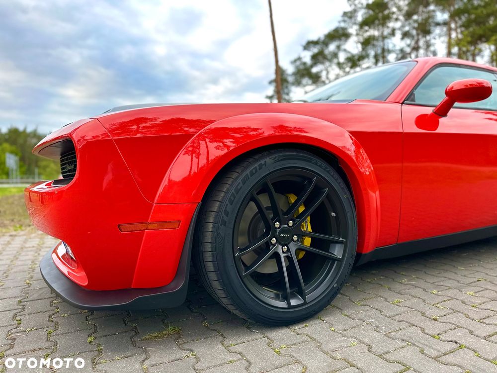 Dodge Challenger 6.4 Scat Pack - 17