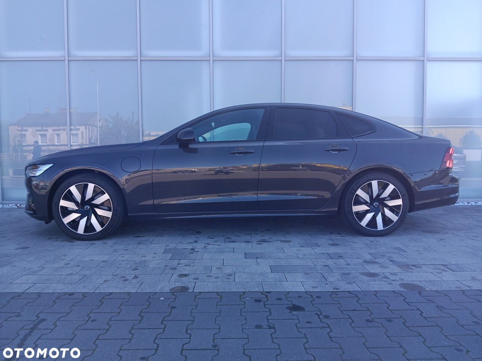 Volvo S90 - 2