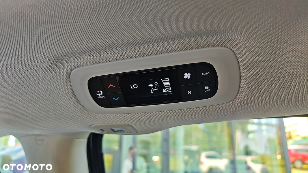 Chrysler Pacifica - 39