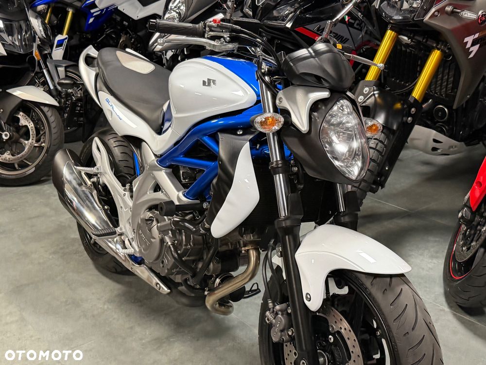 Suzuki Gladius - 23