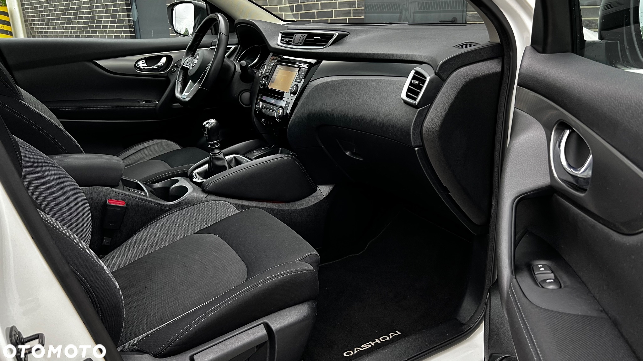 Nissan Qashqai 1.6 DIG-T N-Connecta - 32