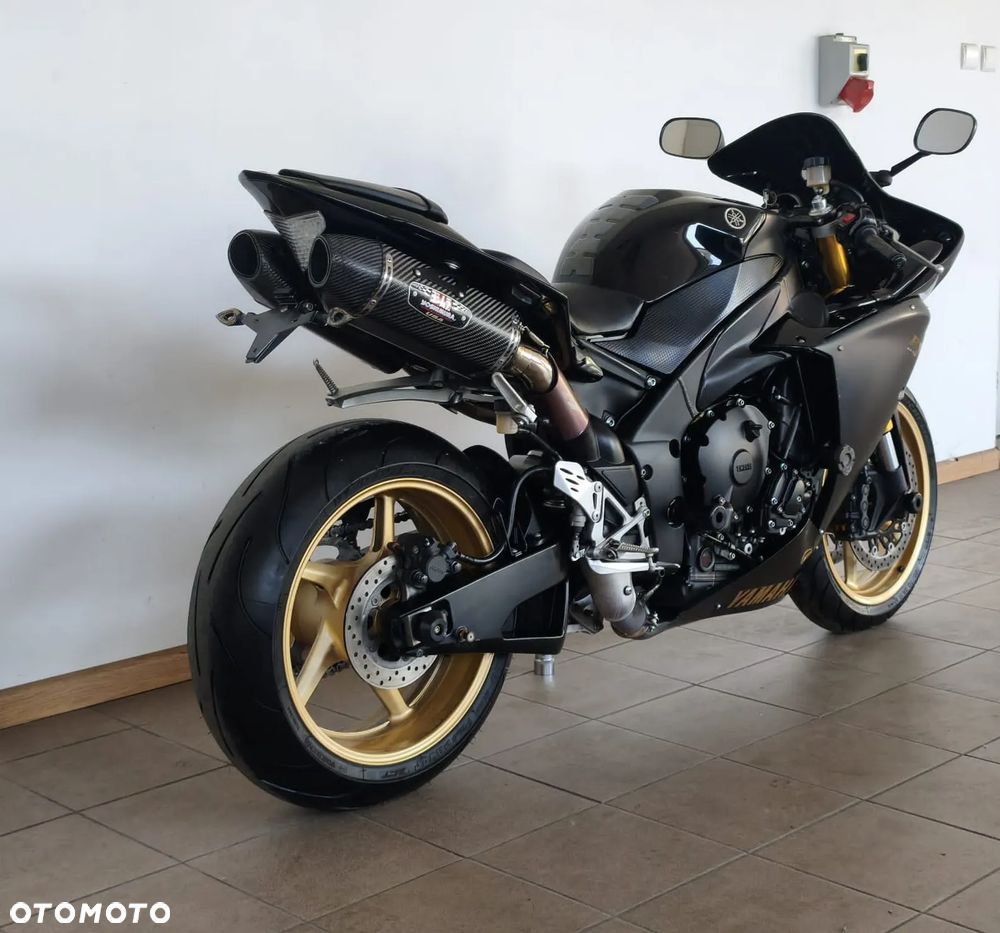 Yamaha R1 - 6
