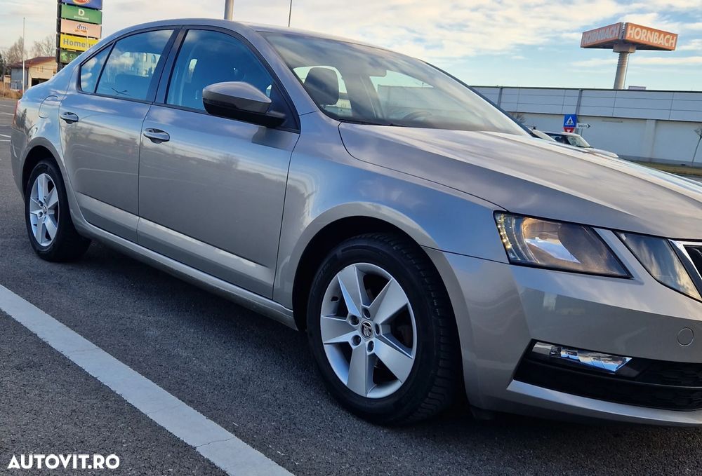 Skoda Octavia 1.6 TDI DSG Ambition - 8