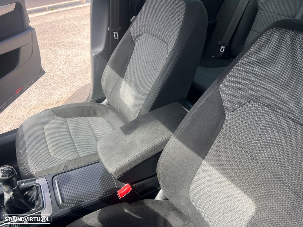 VW Passat 1.6 TDI Confortline - 17
