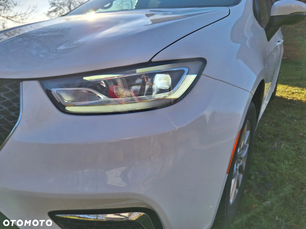 Chrysler Pacifica - 8