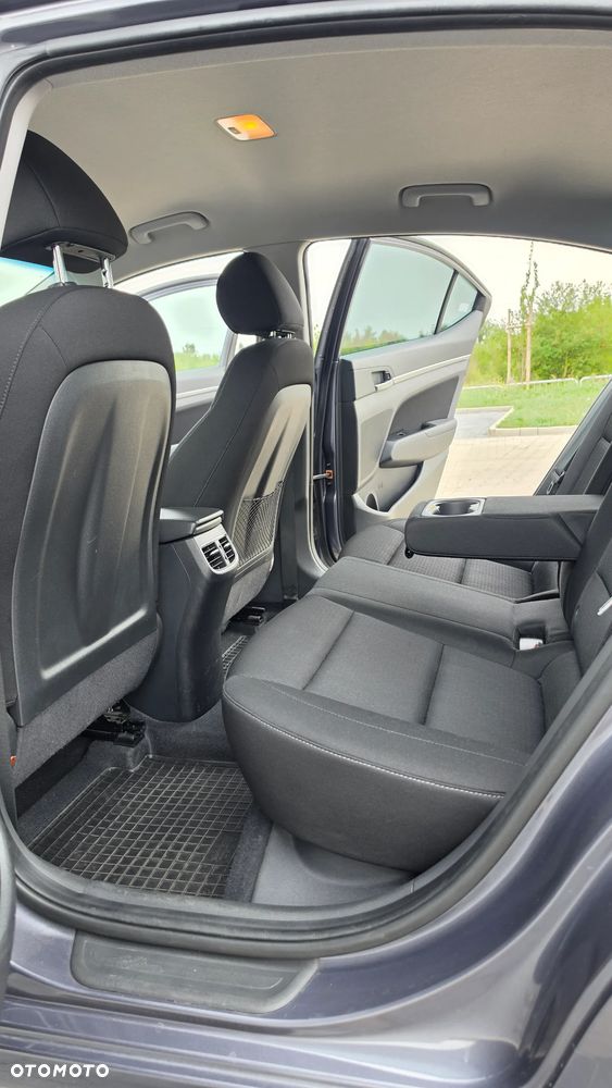Hyundai Elantra 1.6 Style - 16