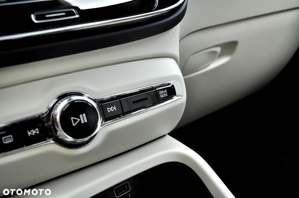 Volvo XC 40 T3 R-Design - 31