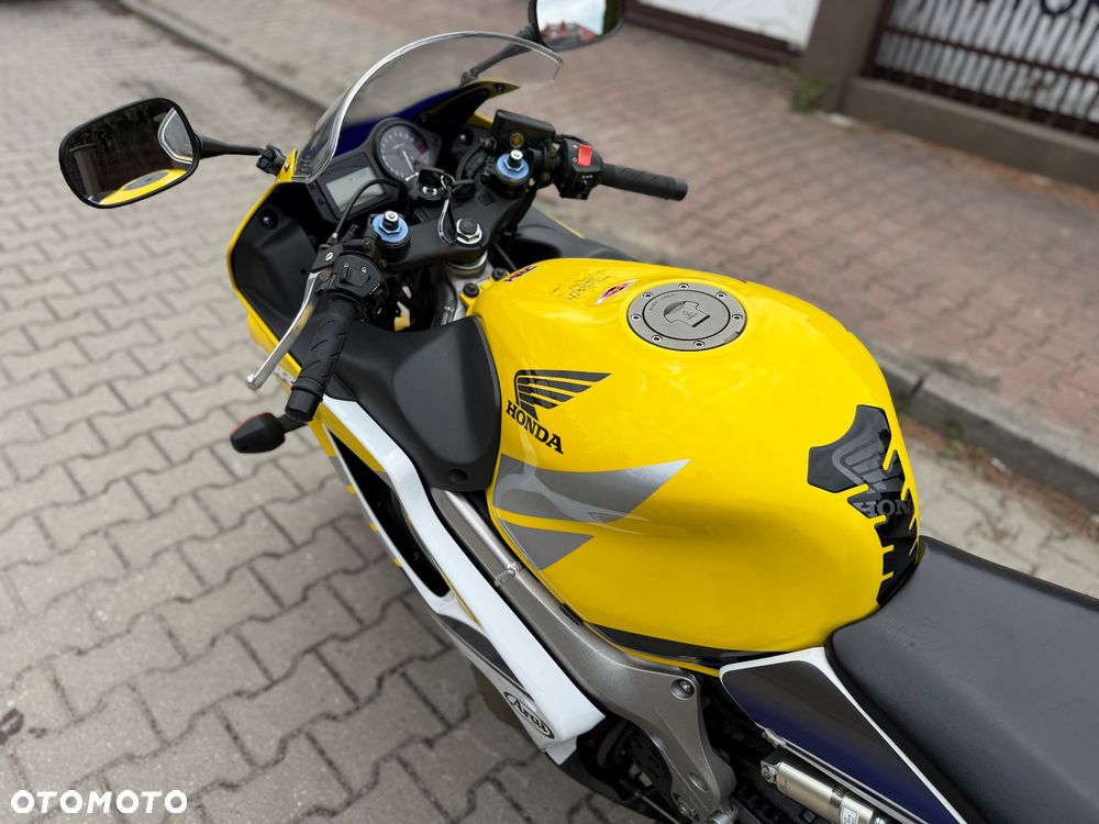 Honda CBR - 27