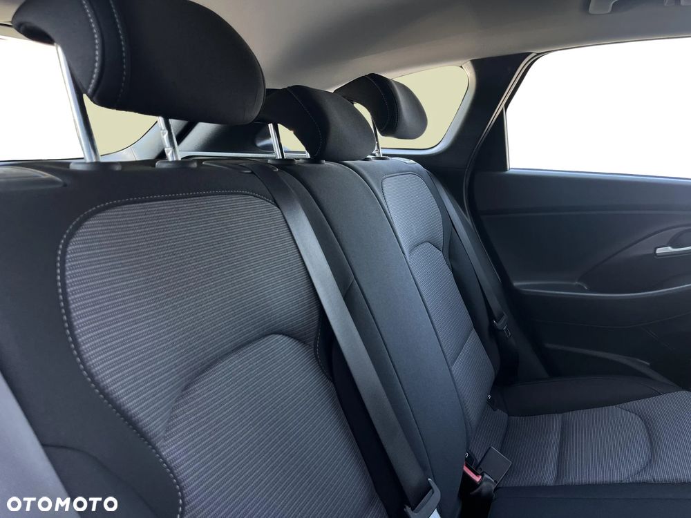 Hyundai i30 1.6 D Classic + - 24