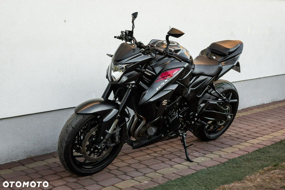 Suzuki GSX - 7