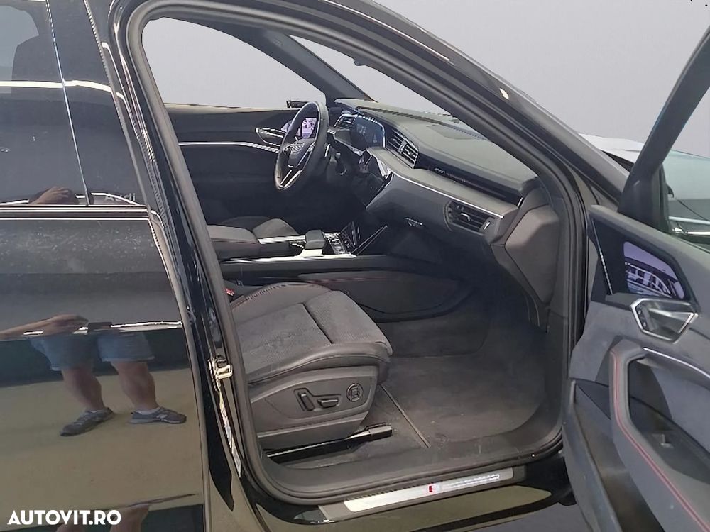 Audi Q8 Sportback e-tron 55 quattro S Line - 11