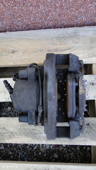 BMW 3 E91 E90 ZACISK HAMULCOWY LEWY PRZÓD 2.0D - 2