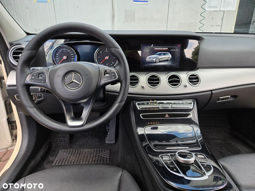 Mercedes-Benz Klasa E 200 d T 9G-TRONIC - 18