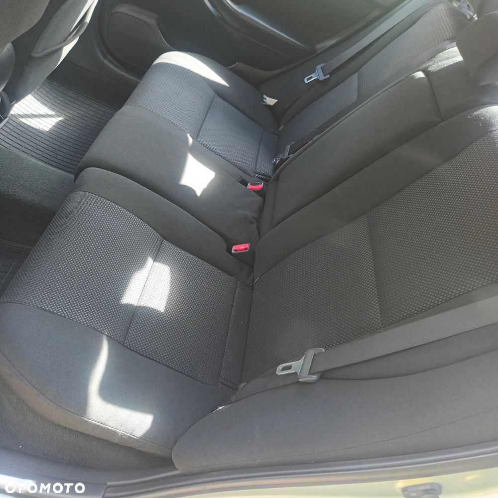 Toyota Avensis 2.0 VVT-i Sol Plus - 8