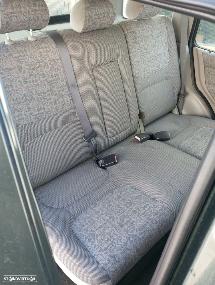 Land Rover Freelander 2.0 di - 8