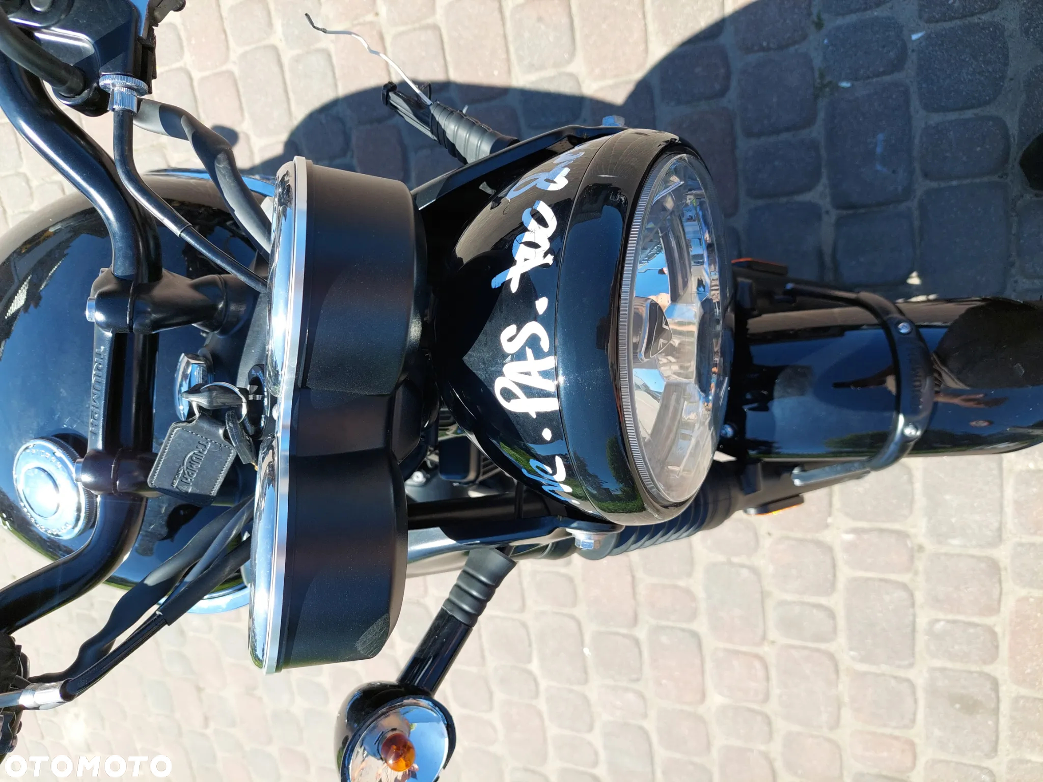 Triumph Bonneville - 14