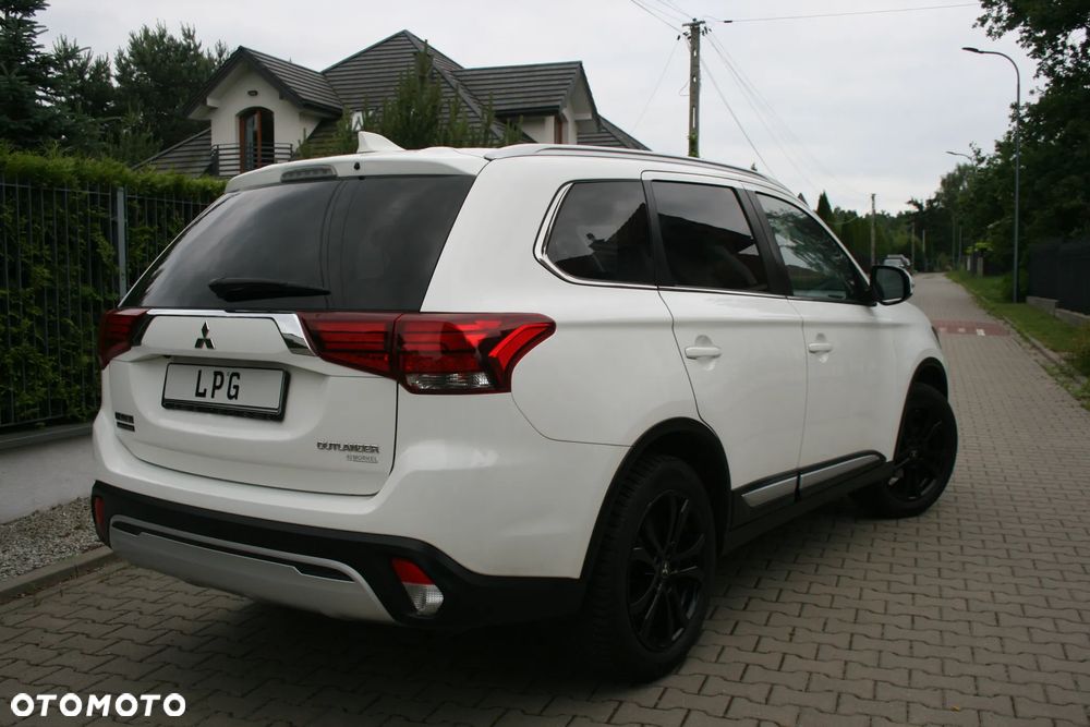 Mitsubishi Outlander 2.0 Intense + 4WD CVT - 27