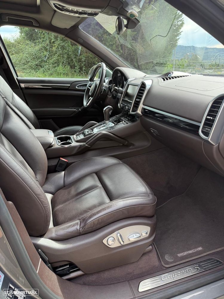 Porsche Cayenne S - 15