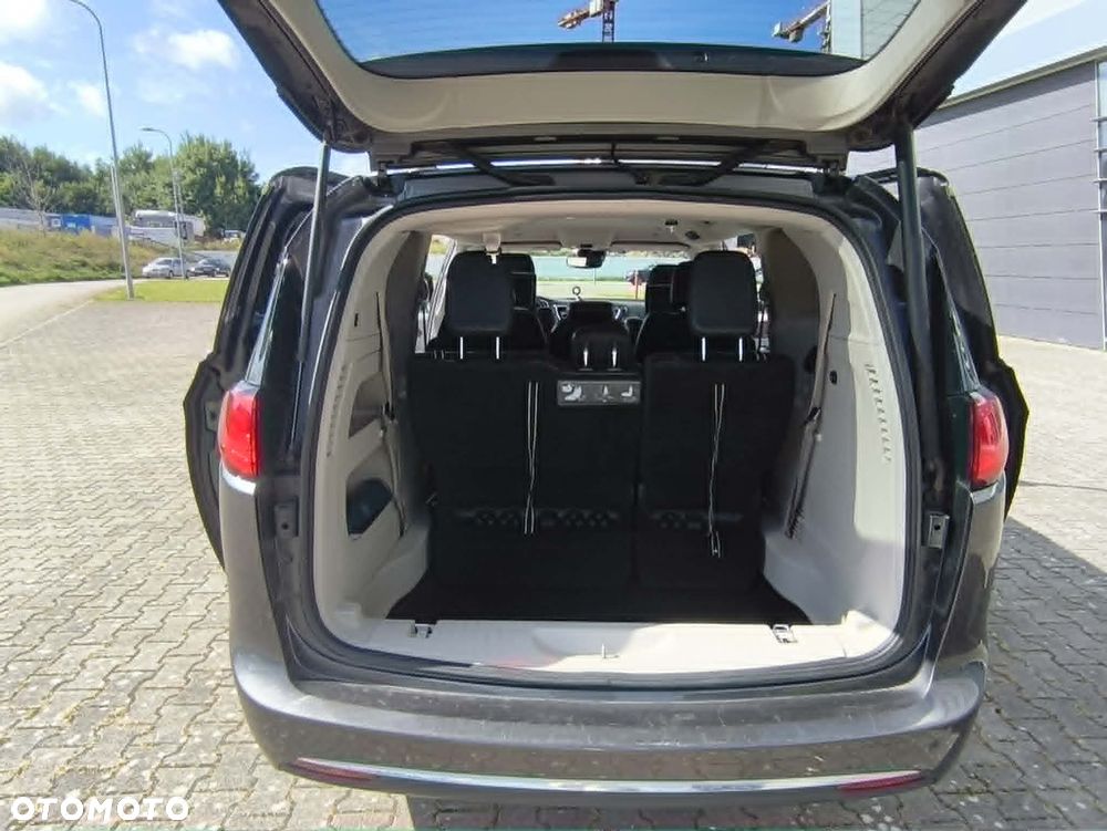 Chrysler Pacifica - 4