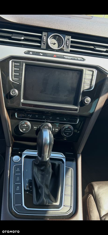 Volkswagen Passat 2.0 TDI Bi-Turbo BMT 4Mot Highline DSG - 11