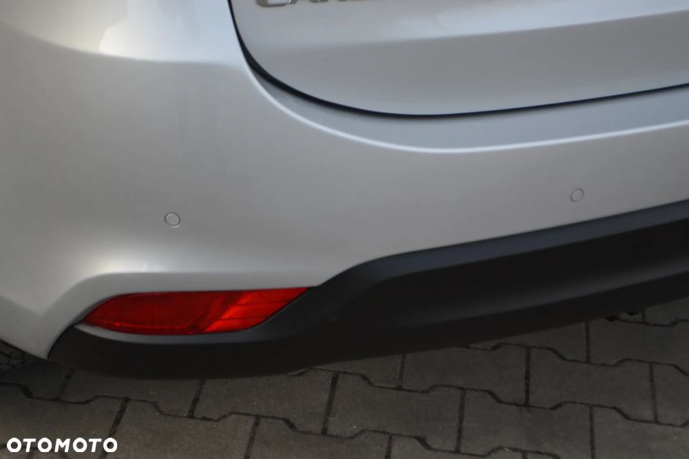 Kia Carens - 14