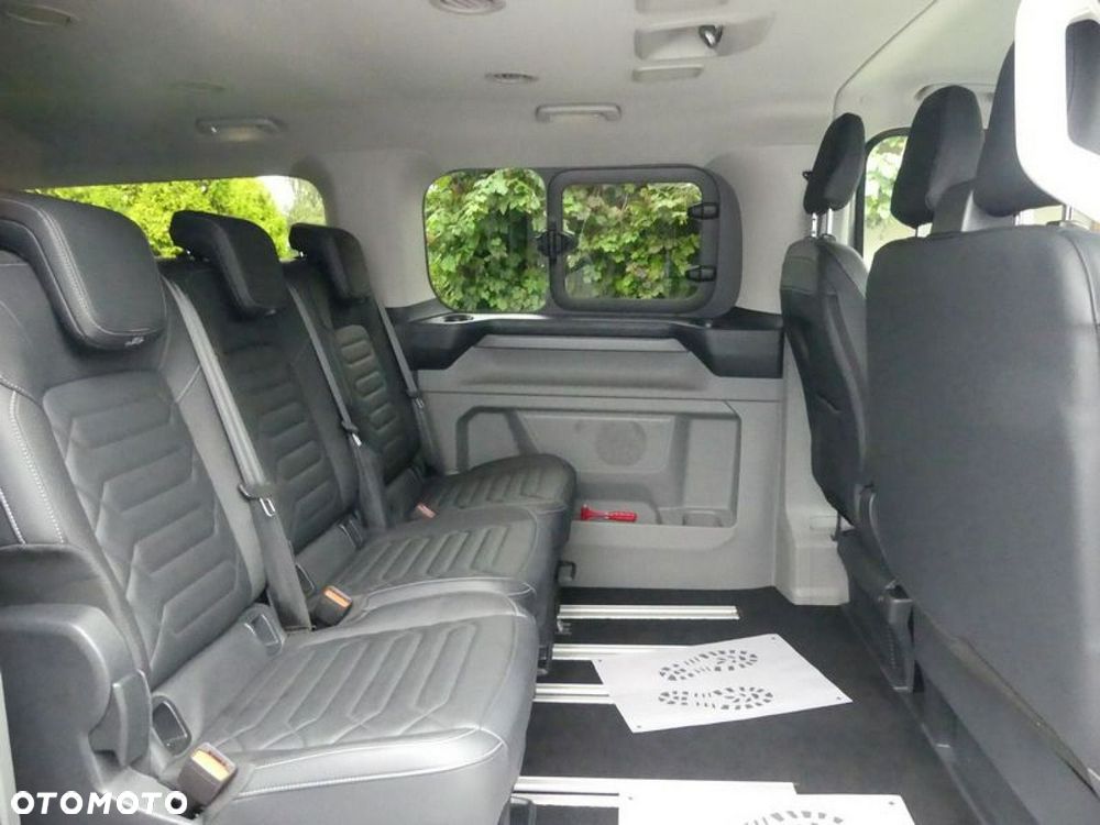 Ford Tourneo Custom - 11