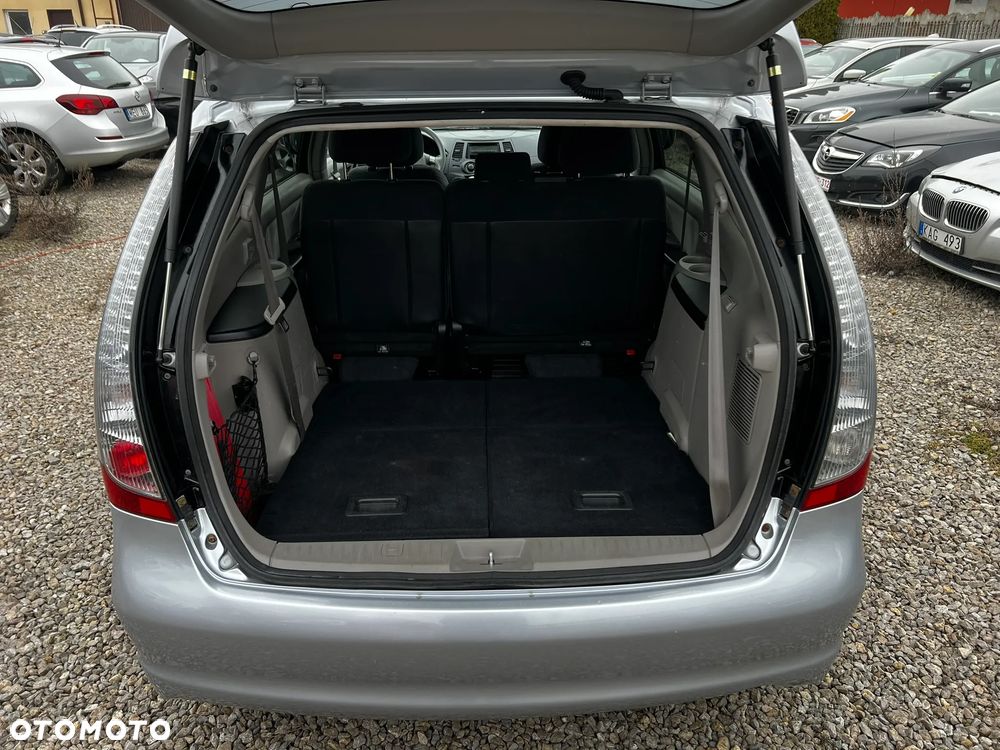 Mitsubishi Grandis 2.4 Intense - 29