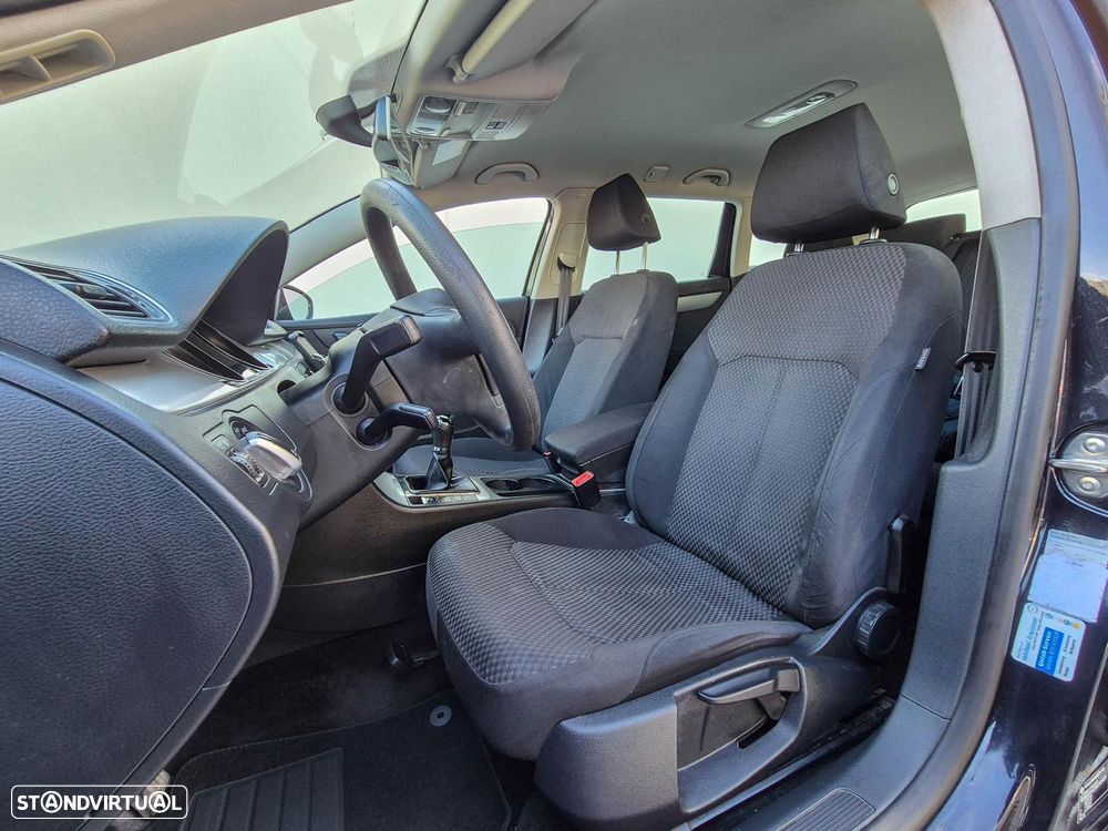 VW Passat Variant 2.0 TDi Confortline - 8