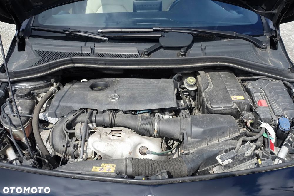 Mercedes-Benz Klasa B 180 7G-DCT Style - 32