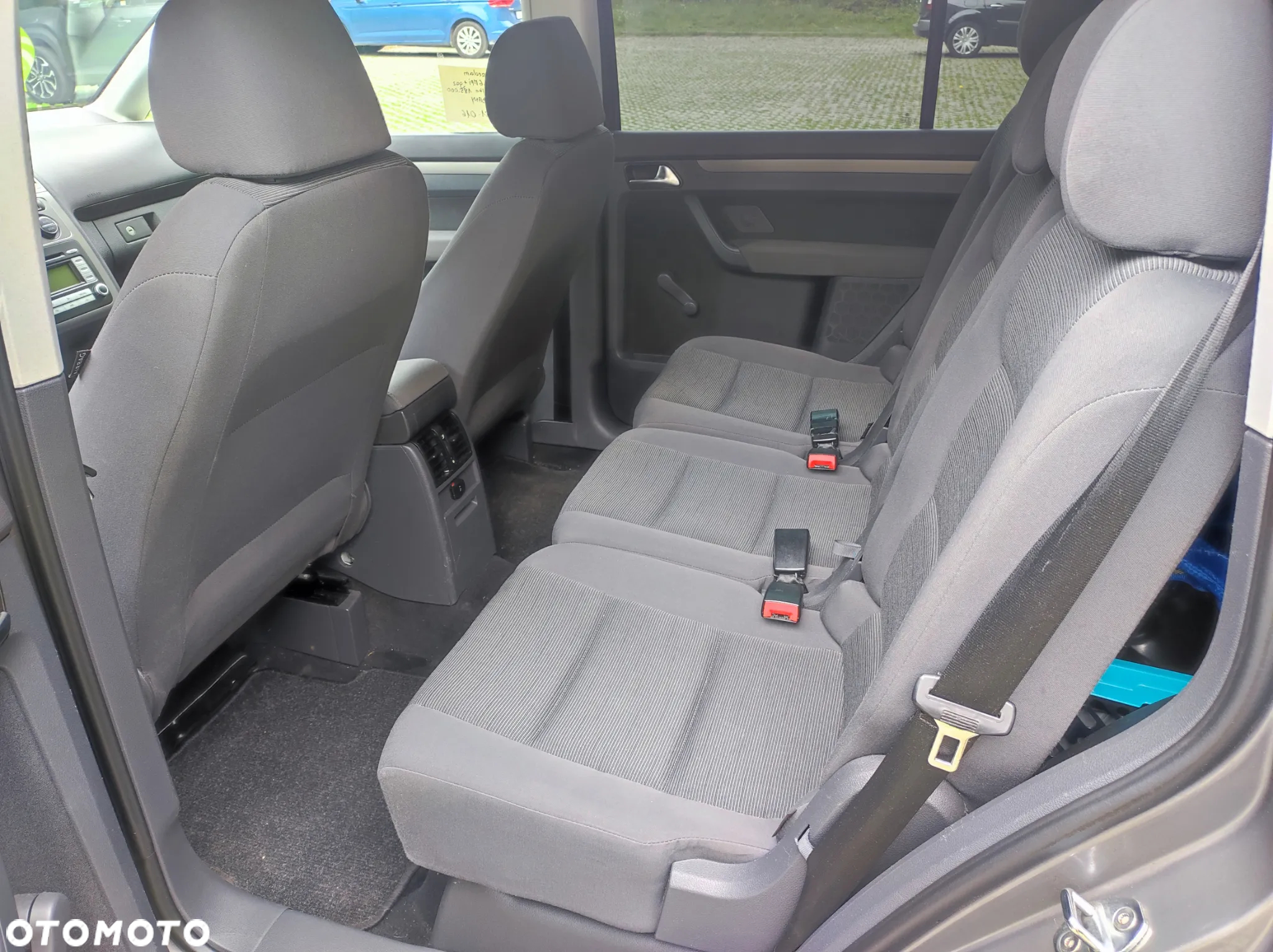 Volkswagen Touran - 12