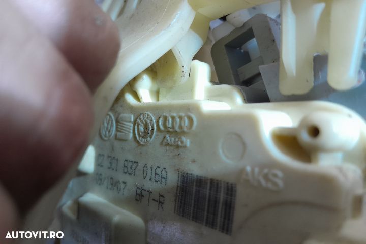 Broasca usa fata dreapta 3C1837016A Volkswagen VW Tiguan 1 5N [2007 - - 4