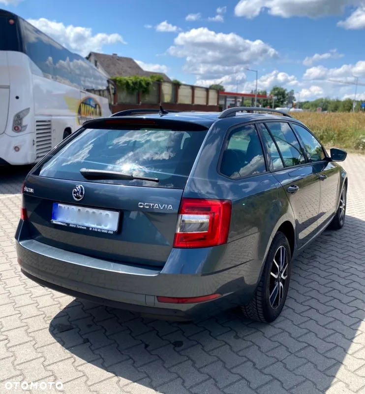 Skoda Octavia Combi 2.0 TDI DSG Exclusive - 4