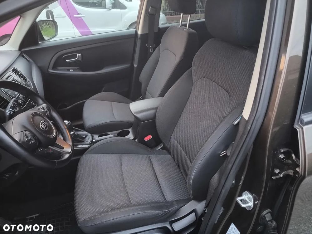 Kia Carens - 11