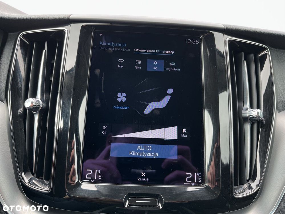Volvo XC 60 B4 B Momentum - 30