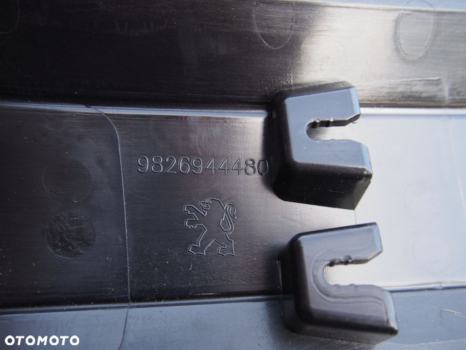 Peugeot 208 Listwa klapy tyl tylna 19r 2009 nakladka - 3