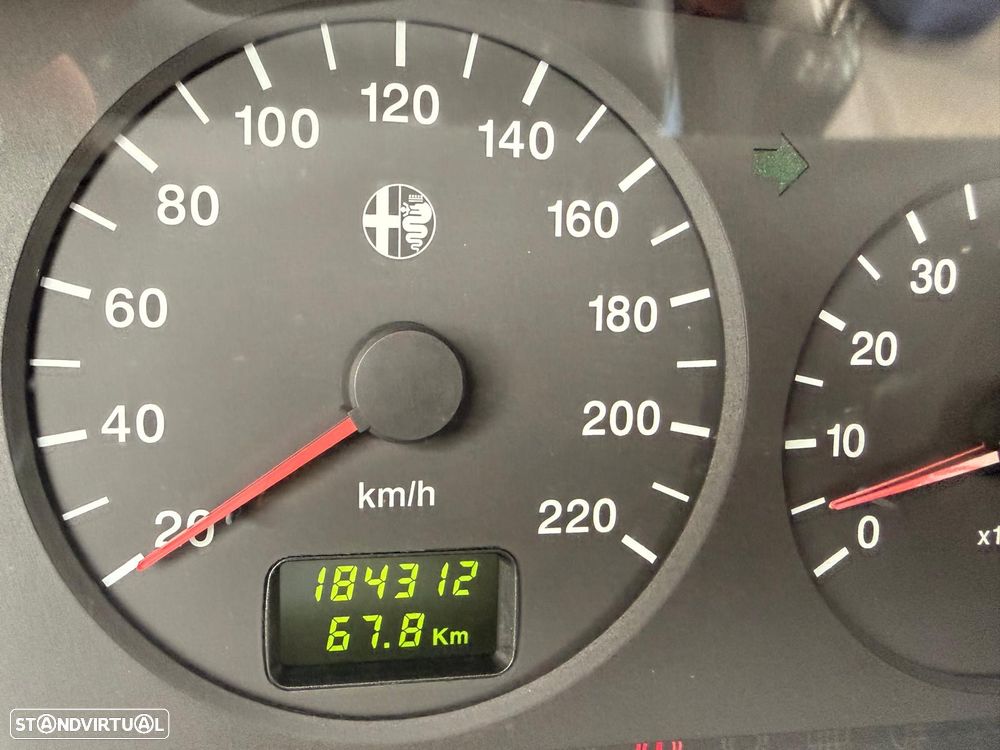 Alfa Romeo 146 1.4 Image - 8
