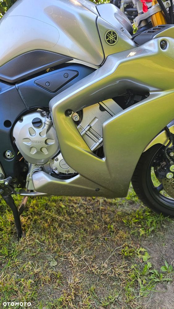 Yamaha FZ - 12