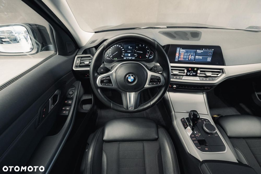 BMW Seria 3 330i Advantage - 12