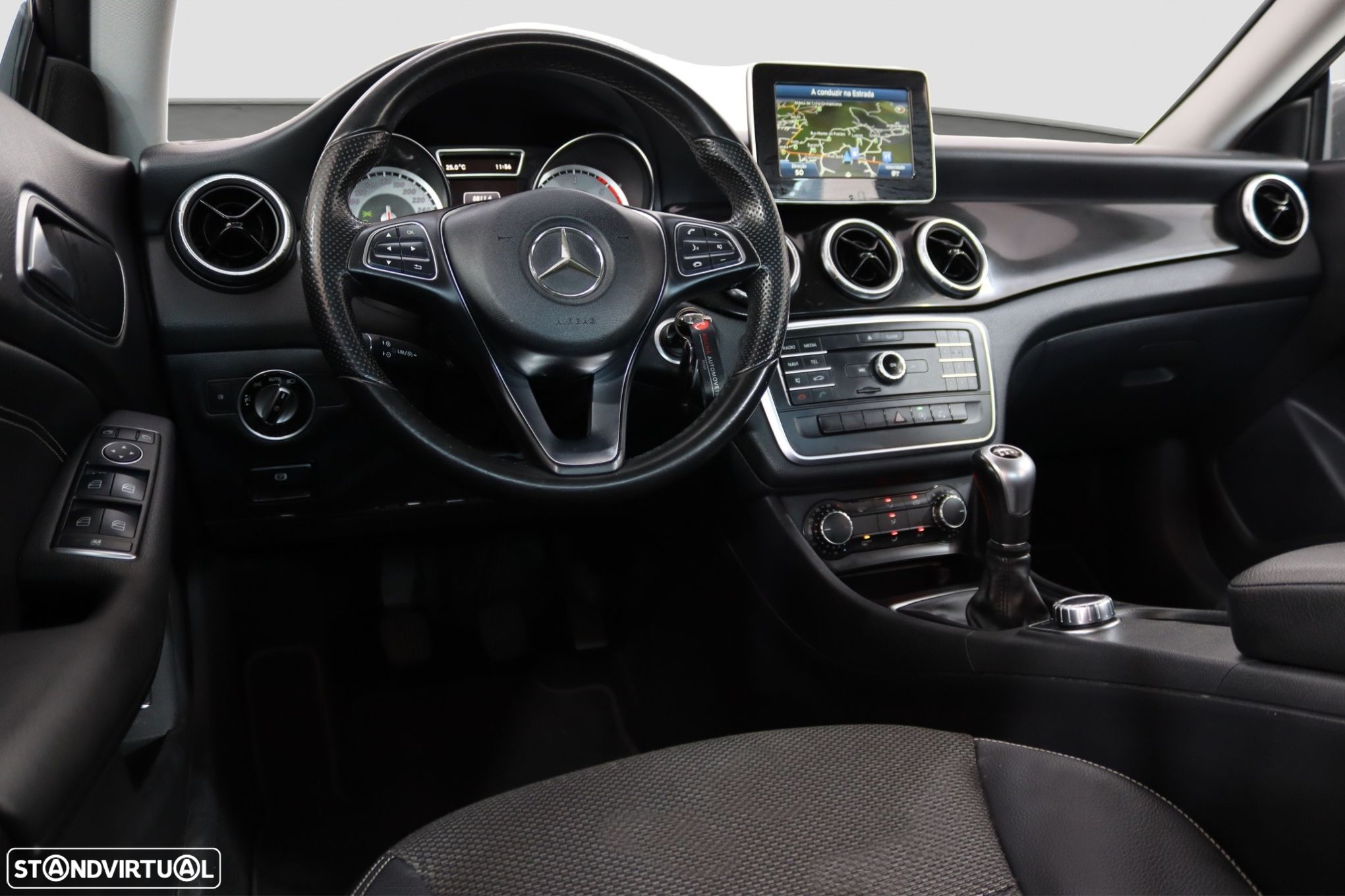 Mercedes-Benz CLA 180 - 4