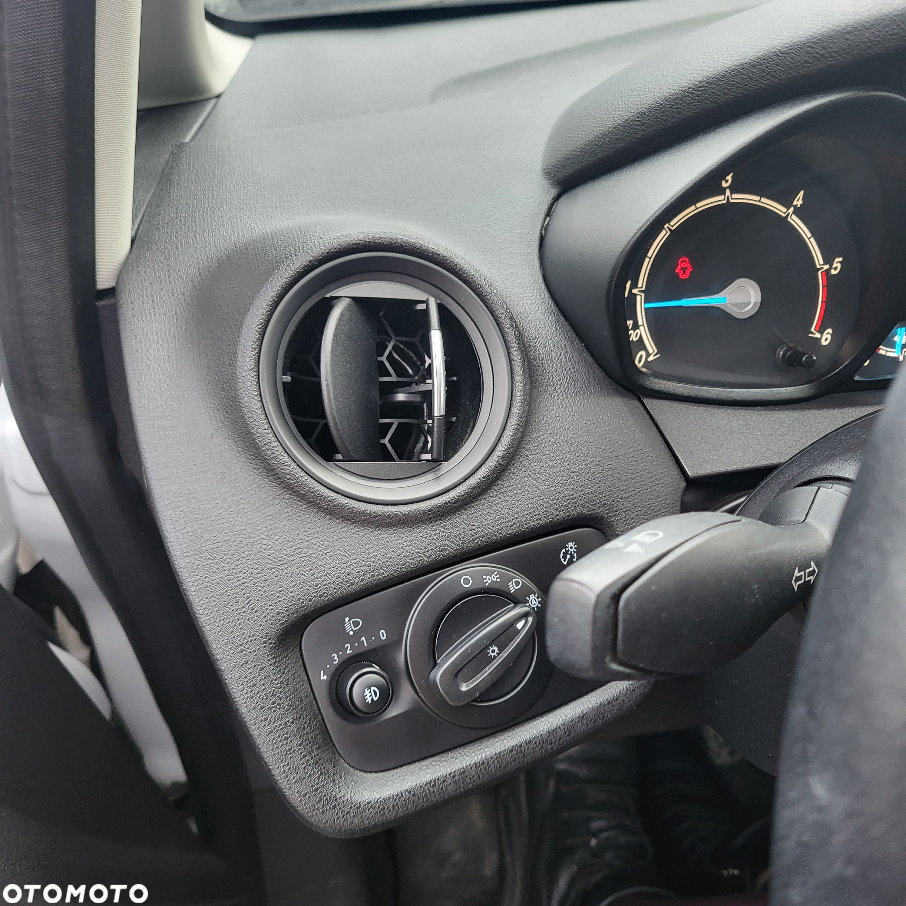 Ford Fiesta - 12